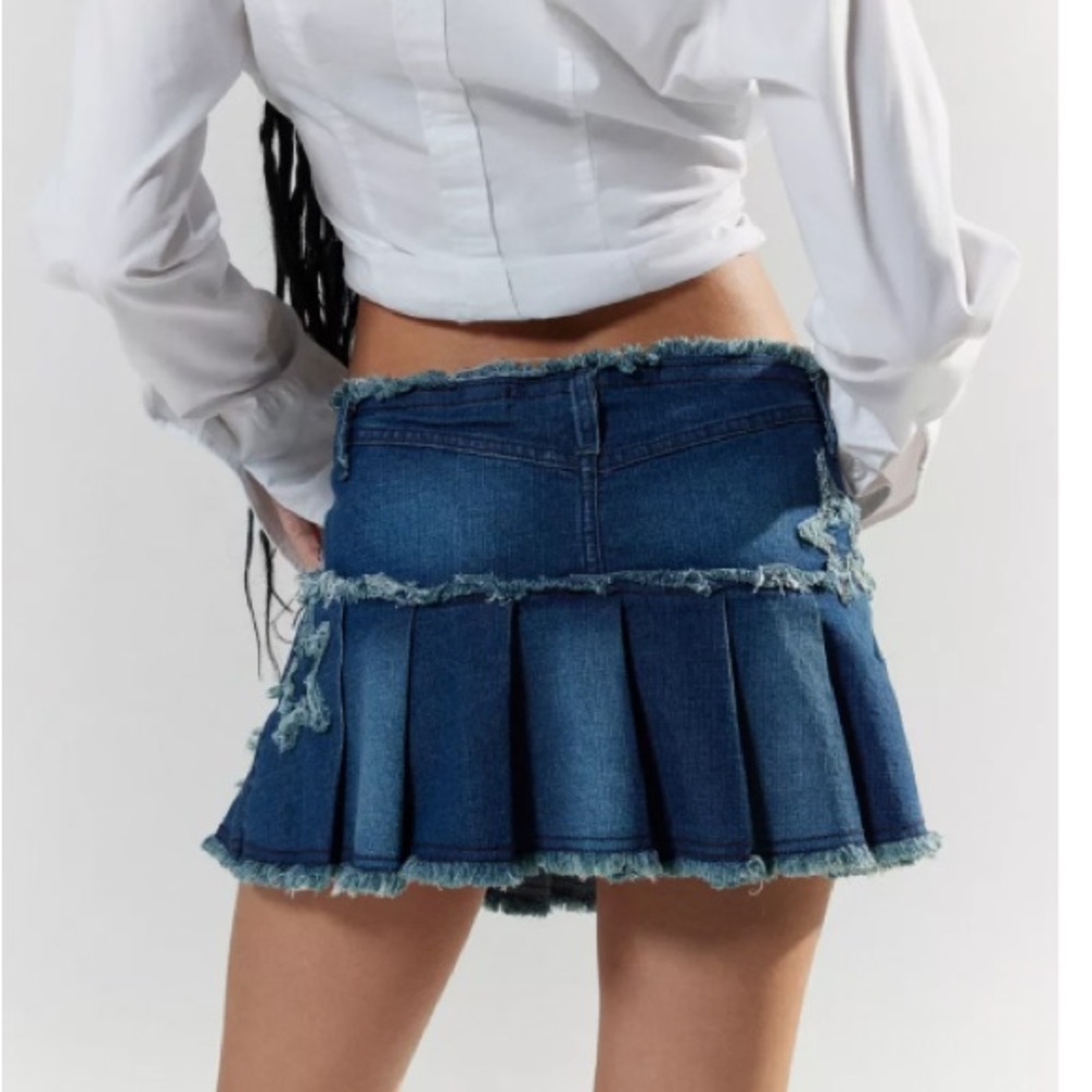 SILENCE + NOISE Mia Star Applique Denim Micro Mini Skirt - Picture 5 of 14